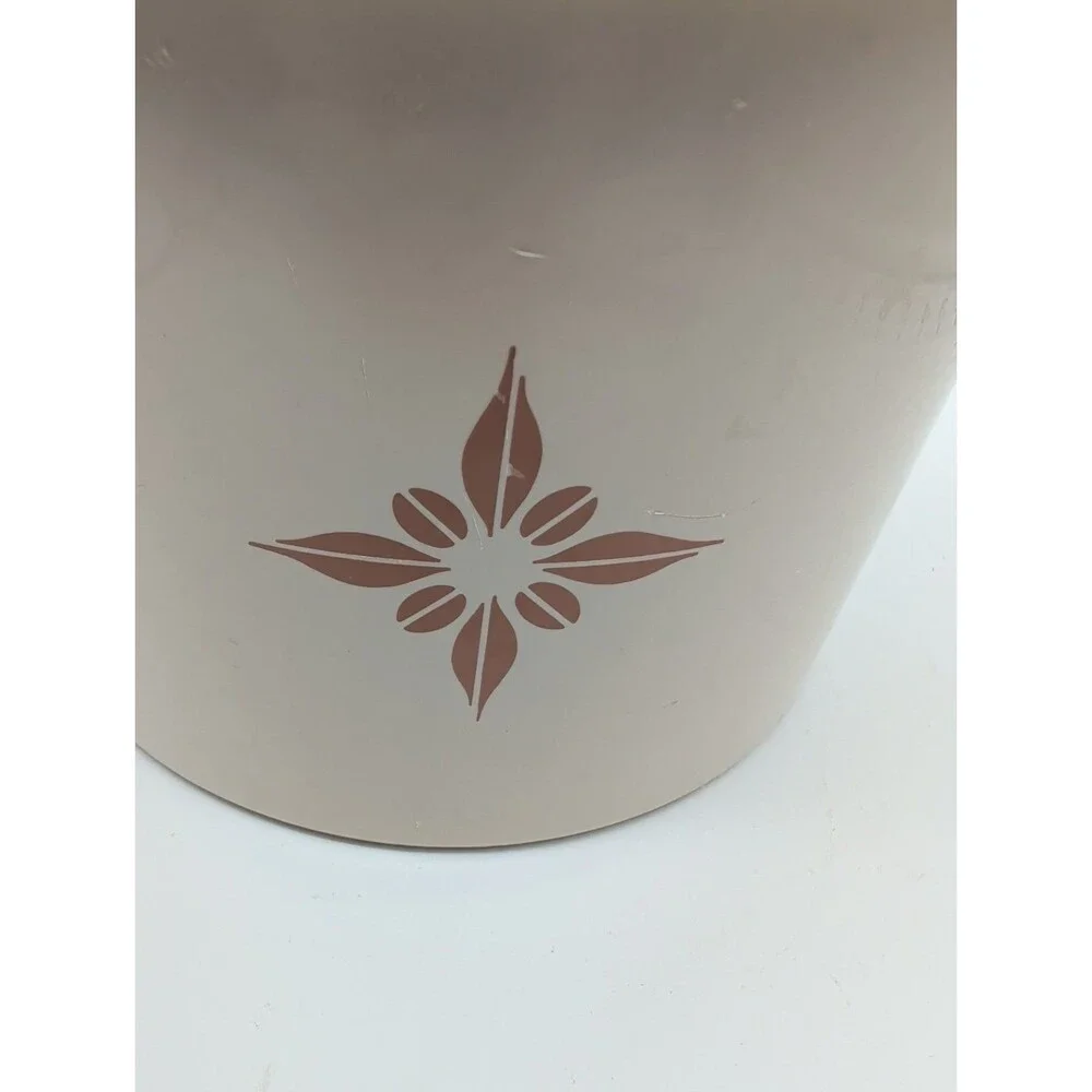 Tupperware some scuffs